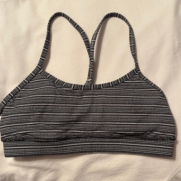 Lululemon Flow Y Bra, Size 4 - Picture 1 of 2